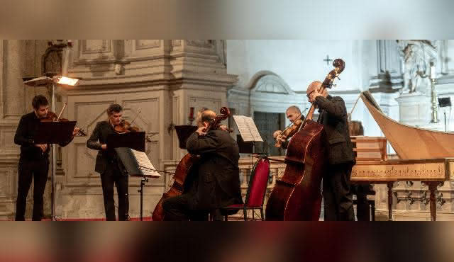 I Virtuosi Italiani: Las Cuatro Estaciones en la Chiesa della Pietà (Iglesia de Vivaldi) ‐Asientos de prestigio