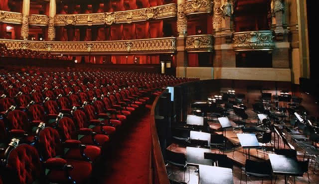 ピナ・バウシュの「青ひげ」：パリ国立オペラ座