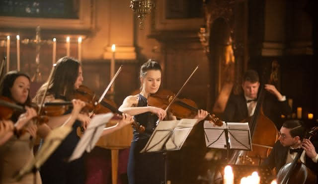 Cuatro estaciones de Vivaldi a la luz de las velas en la iglesia de St Mary Le Strand