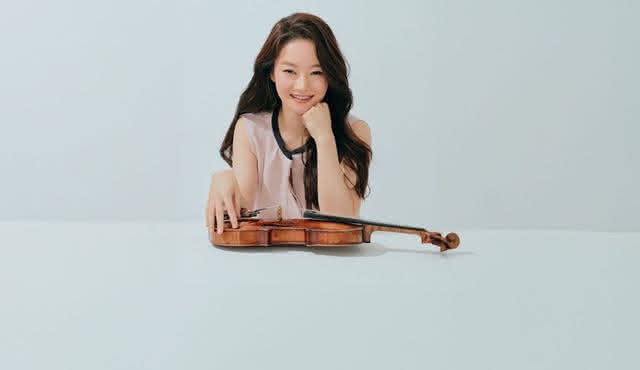 Бомсори Ким играет скрипичный концерт Чайковского