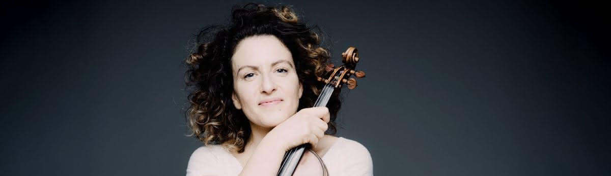 Liza Ferschtman plays and conducts Mozart's Violin Concerto No. 1