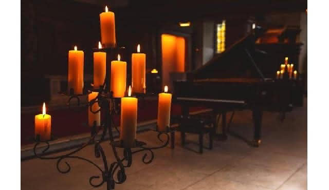 Sonata de San Valentín a la luz de las velas en la catedral de Leicester