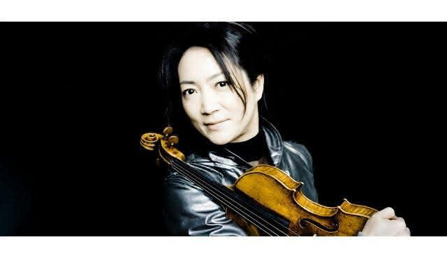 Akika Suwanai e Claire Chase nel Doppio Concerto di Fujikura