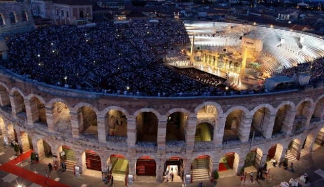Carmina Burana in der Arena di Verona Opernfestival 2024